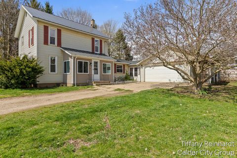 Photo of 717 122nd Avenue, Shelbyville, MI 49344 (MLS # 26017014)