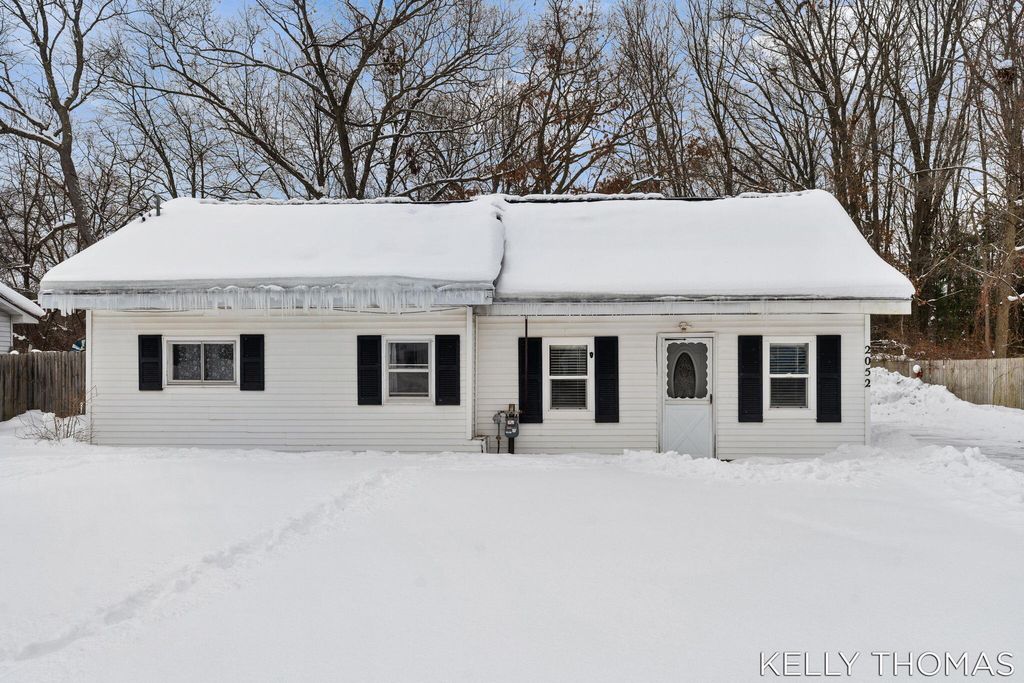Photo of 2052 Woodward Street, Muskegon, MI 49442 (MLS # 26004925)