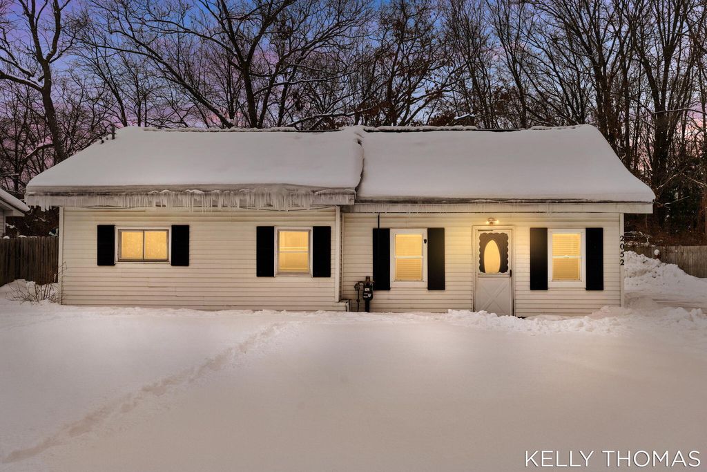 Photo of 2052 Woodward Street, Muskegon, MI 49442 (MLS # 26004925)