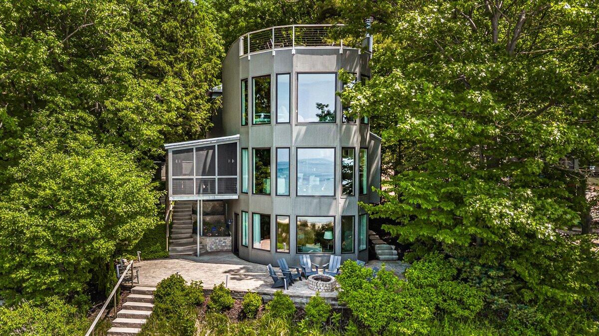 9182 Hemlock Lane