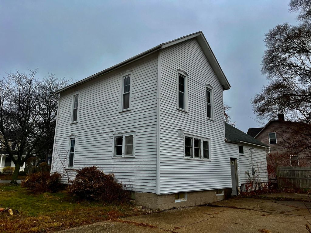 Photo of 1200 Washington Avenue, Grand Haven, MI 49417 (MLS # 25059952)