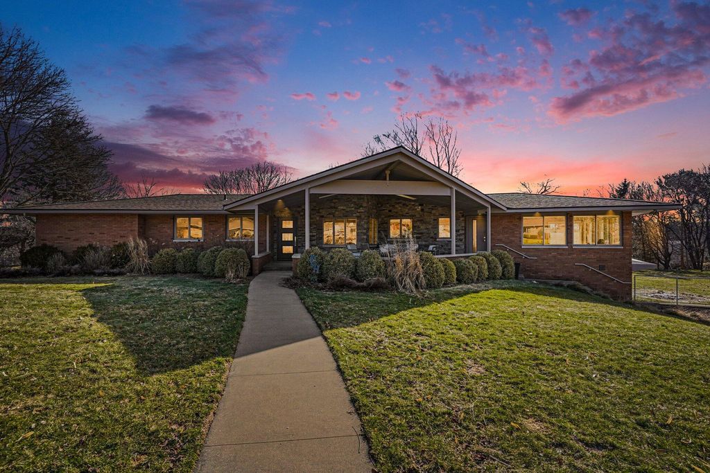 Photo of 1640 Gladys Avenue, Grand Haven, MI 49417 (MLS # 26009137)