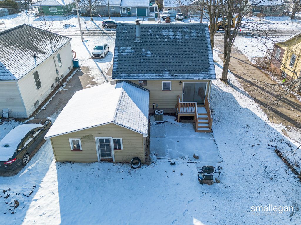Photo of 2040 Lawnel Avenue, Muskegon, MI 49441 (MLS # 26001612)