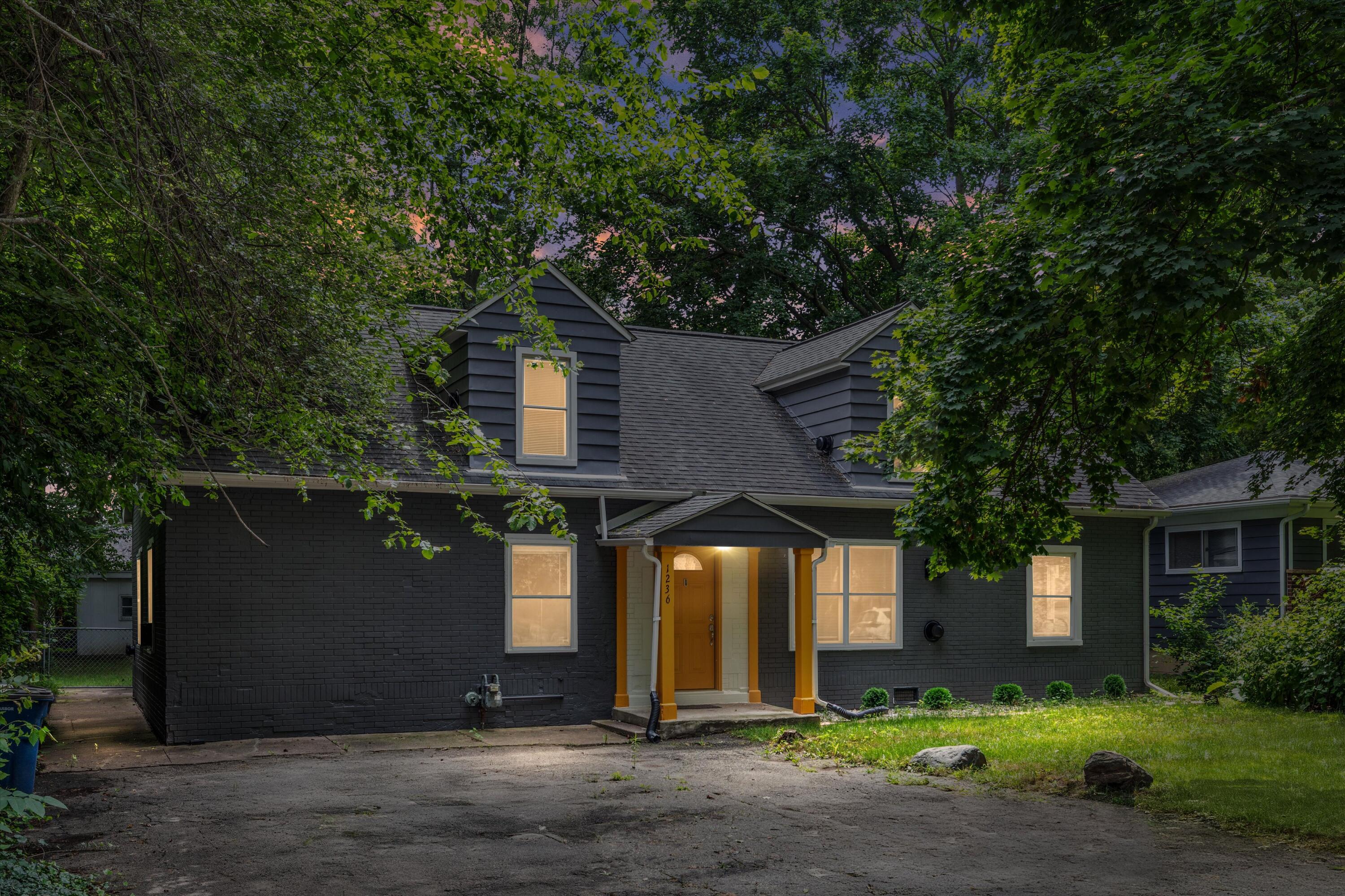 1236 Kensington Drive