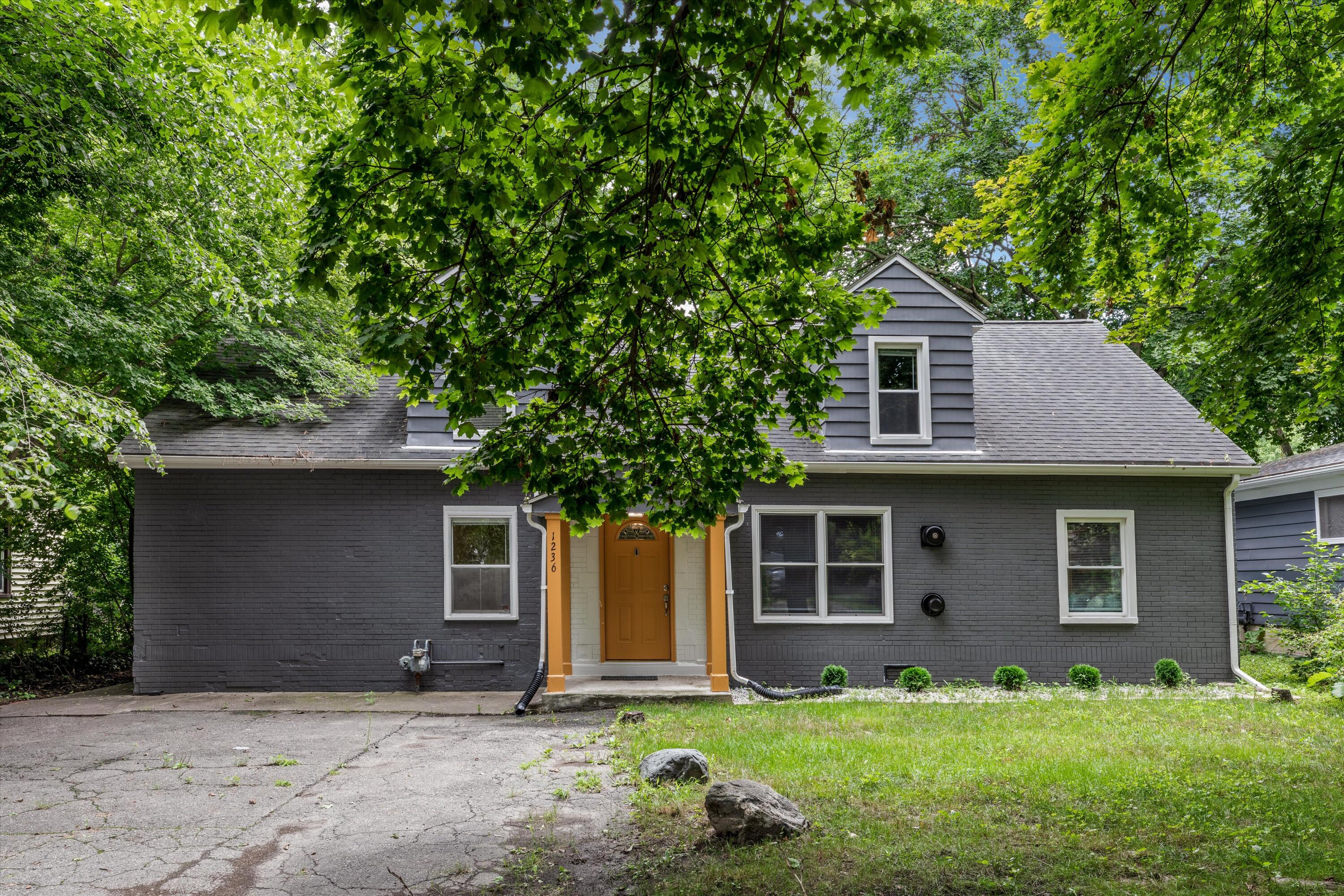 1236 Kensington Drive