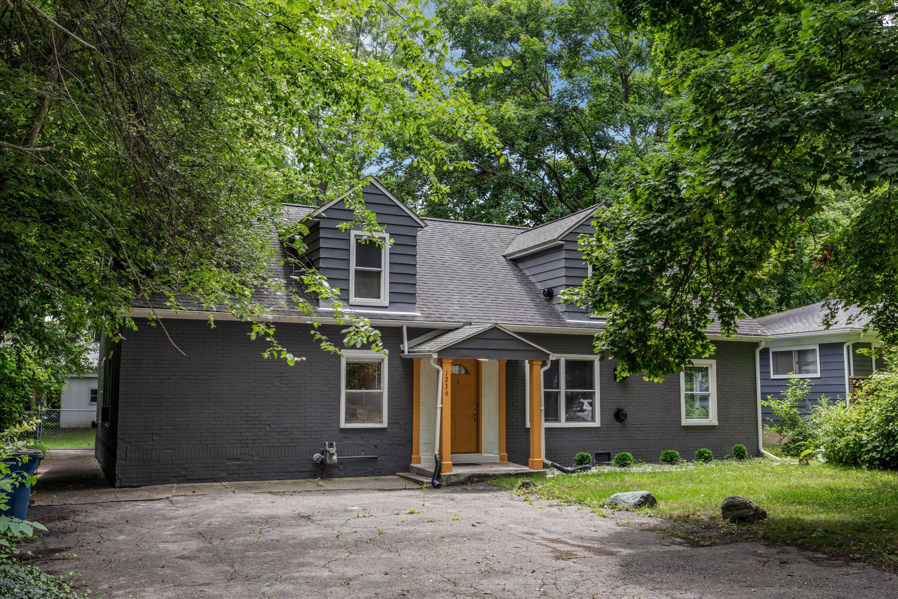 1236 Kensington Drive