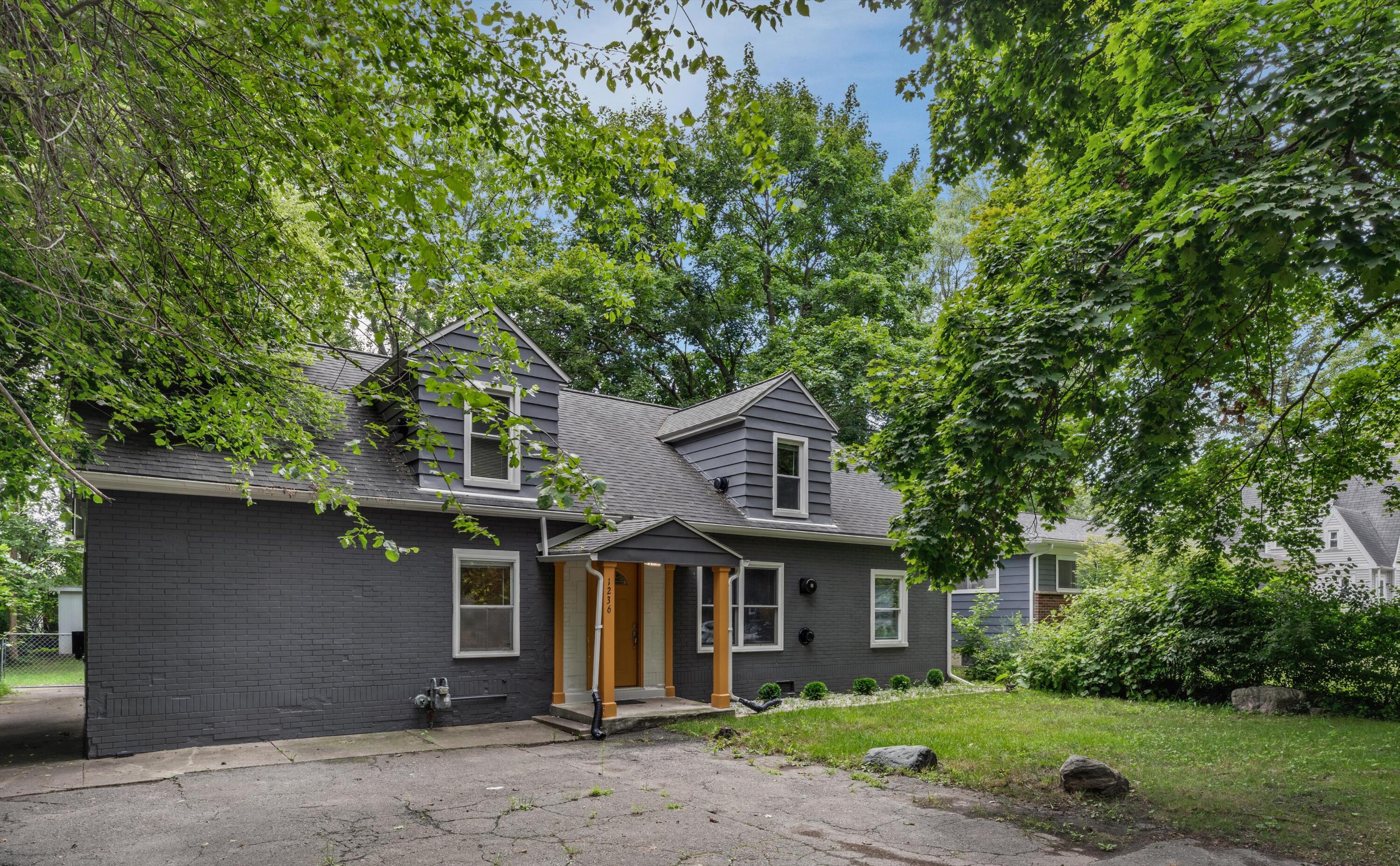 1236 Kensington Drive