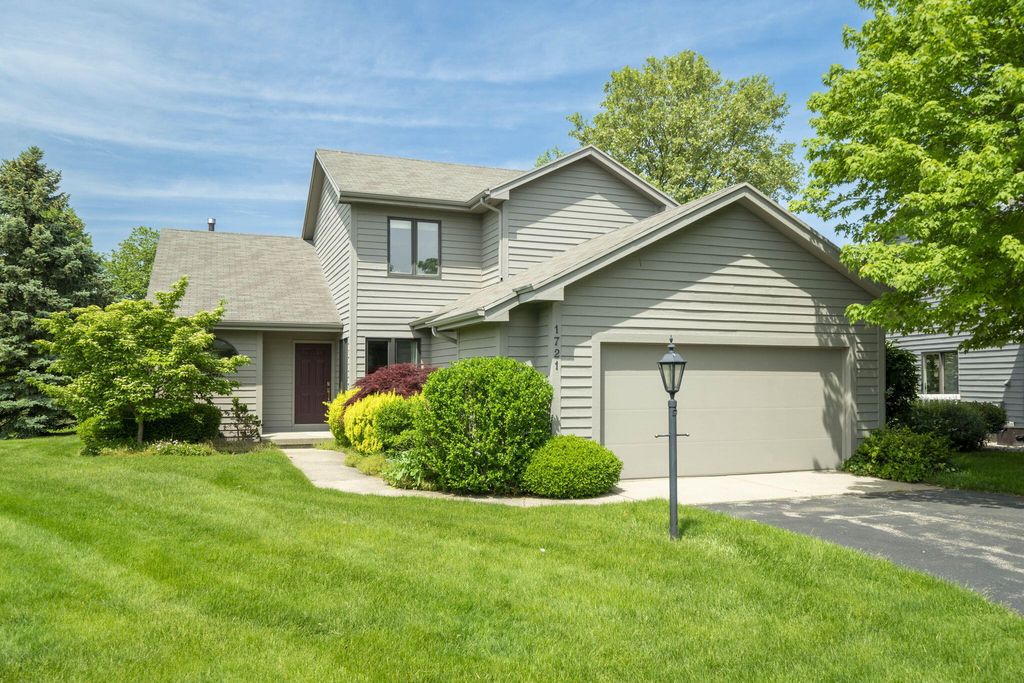 Photo of 1721 Fountainview Court SE, Caledonia, MI 49316 (MLS # 24025486)