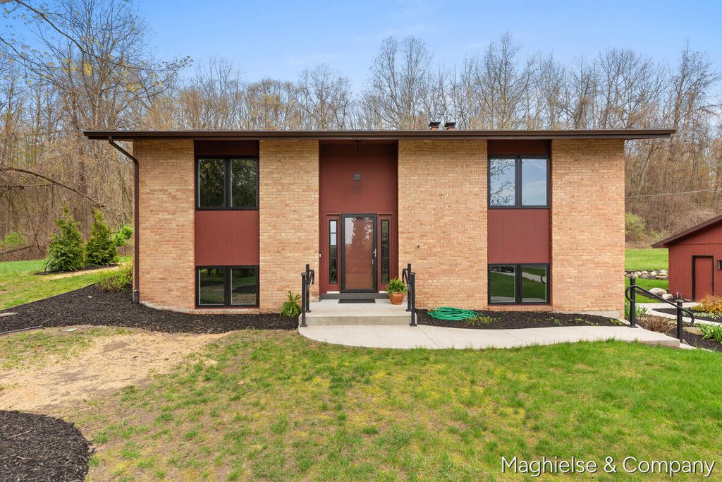 Photo of 9391 Summit Avenue NE, Rockford, MI 49341 (MLS # 26018717)