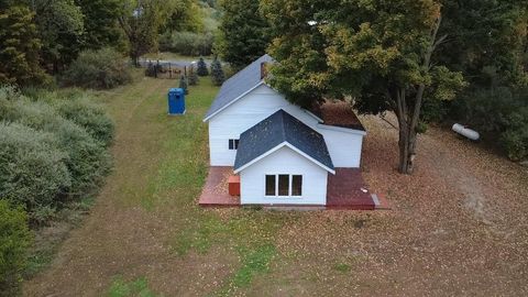 Photo of 313 S Amber Road, Scottville, MI 49454 (MLS # 25052546) Photo of 313 S Amber Road, Scottville, MI 49454 (MLS # 25052546)