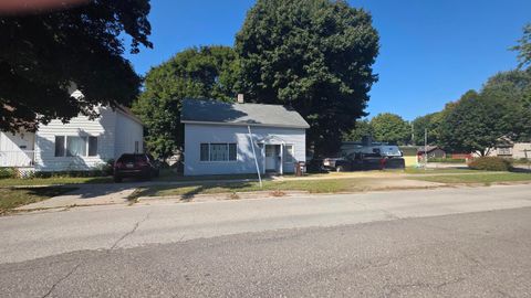 Photo of 207 N Rath Avenue, Ludington, MI 49431 (MLS # 25047490) Photo of 207 N Rath Avenue, Ludington, MI 49431 (MLS # 25047490)