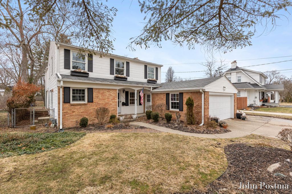Photo of 1753 Breton Road SE, East Grand Rapids, MI 49506 (MLS # 26008333)