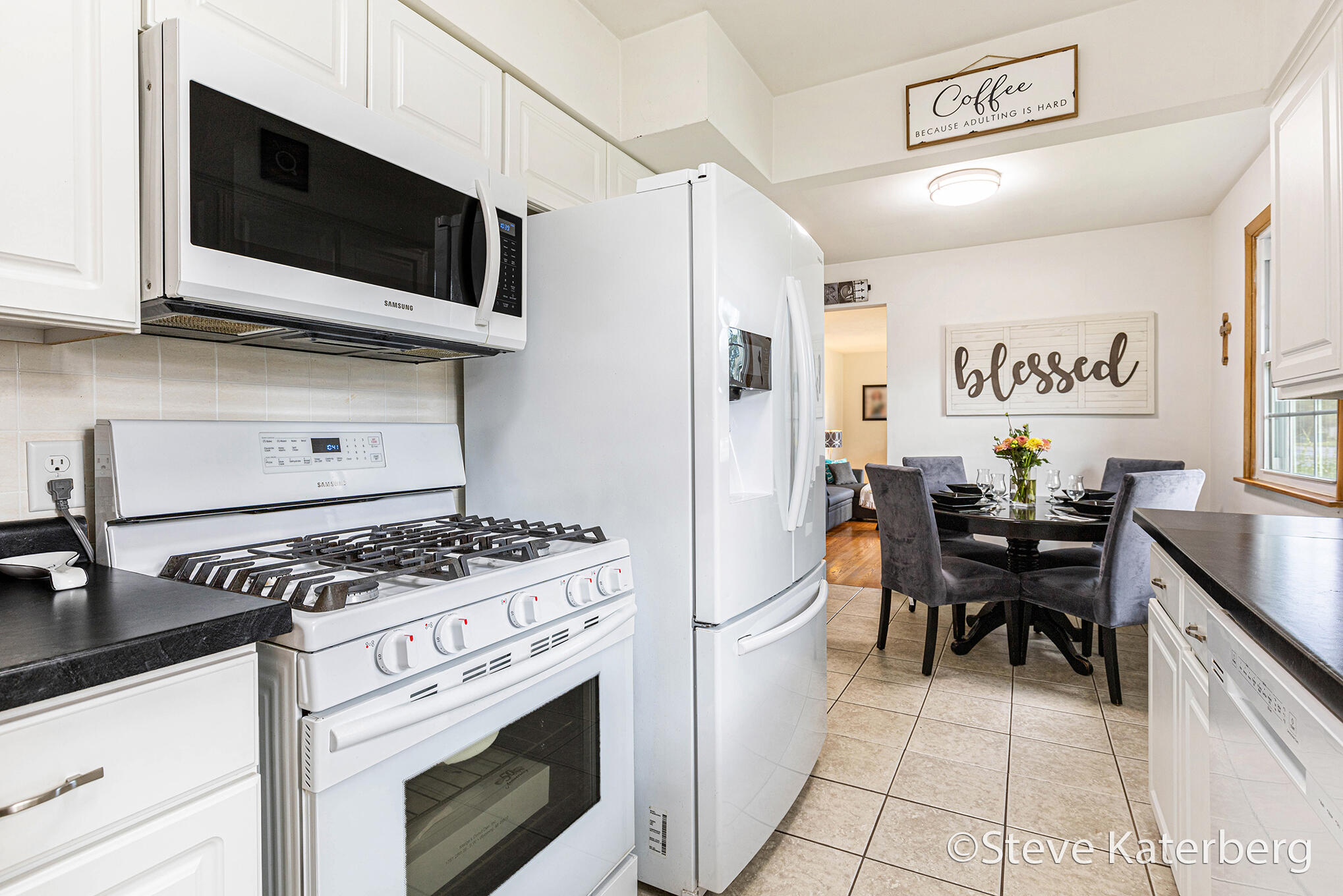 Wyoming, Michigan 49519, United States, 4 Bedrooms Bedrooms, ,2 BathroomsBathrooms,Residential,Pending,202403