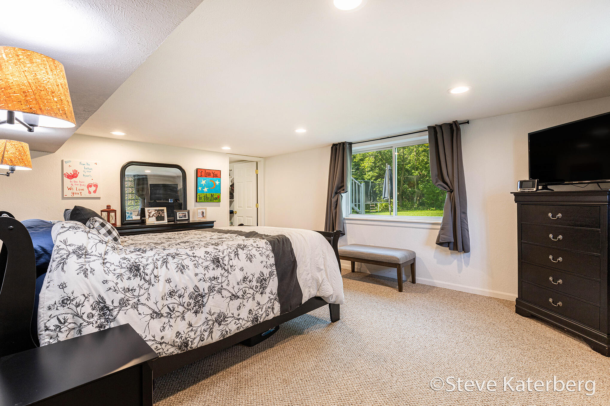 Wyoming, Michigan 49519, United States, 4 Bedrooms Bedrooms, ,2 BathroomsBathrooms,Residential,Pending,202403