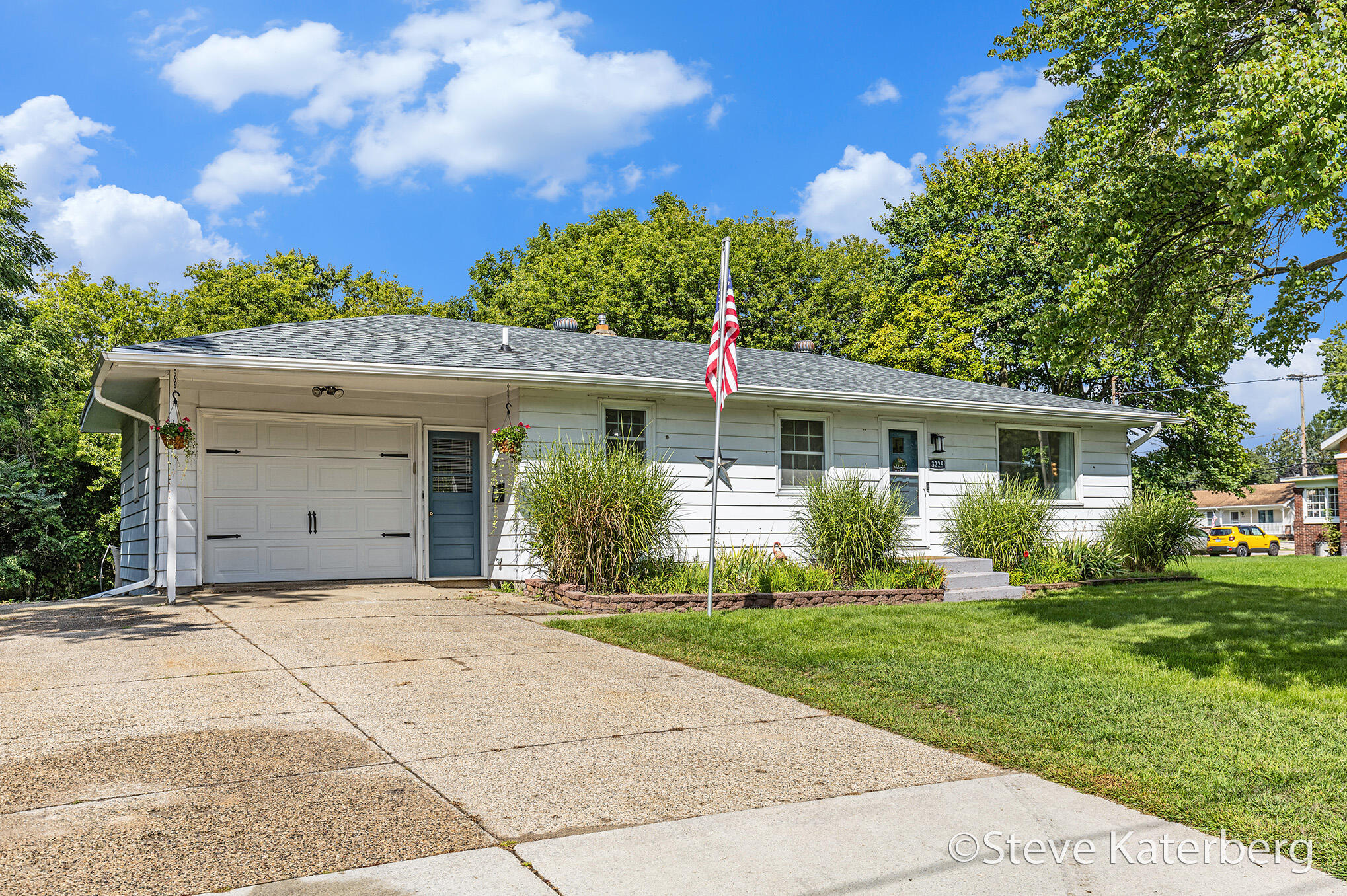 Wyoming, Michigan 49519, United States, 4 Bedrooms Bedrooms, ,2 BathroomsBathrooms,Residential,Pending,202403