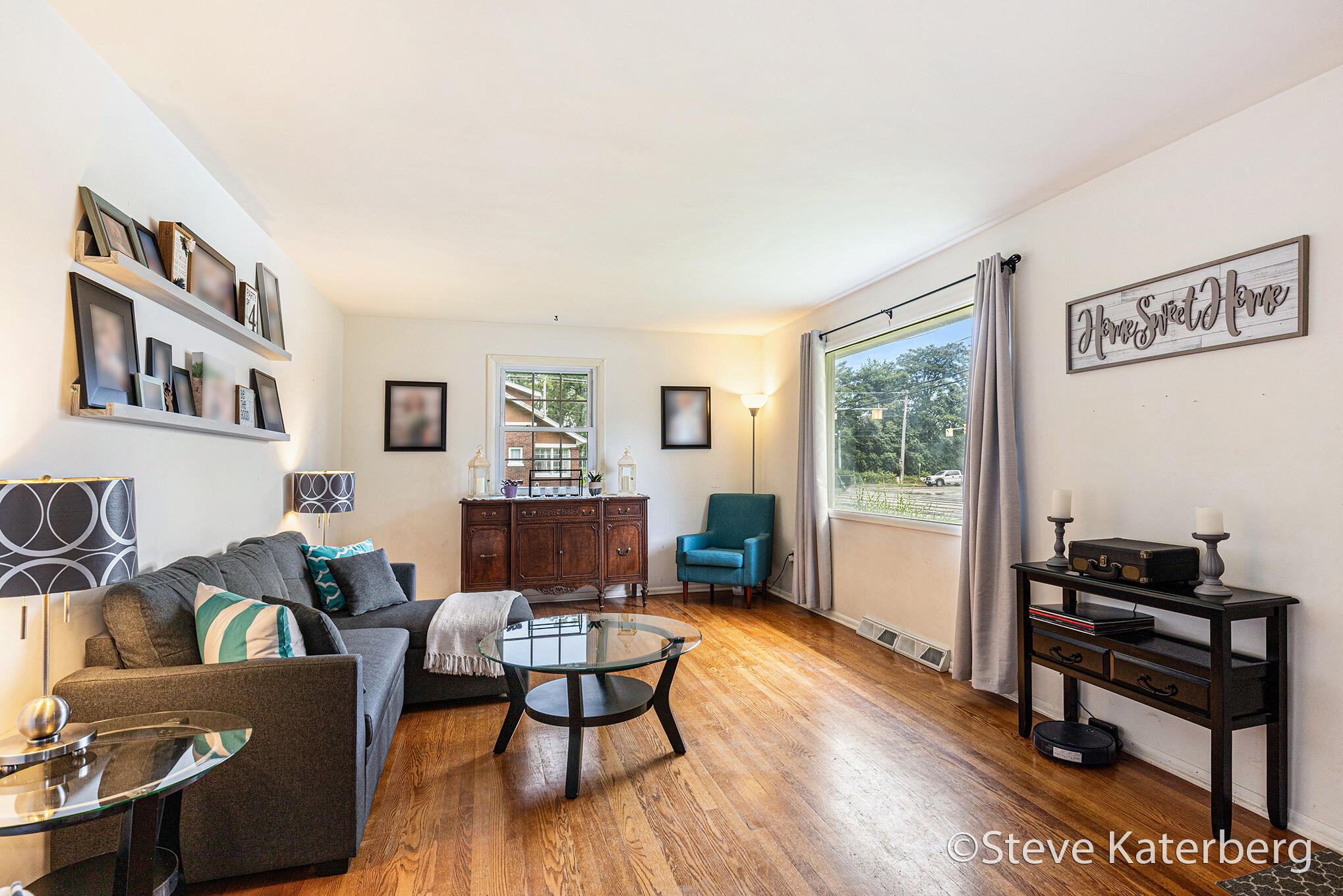 Wyoming, Michigan 49519, United States, 4 Bedrooms Bedrooms, ,2 BathroomsBathrooms,Residential,Pending,202403