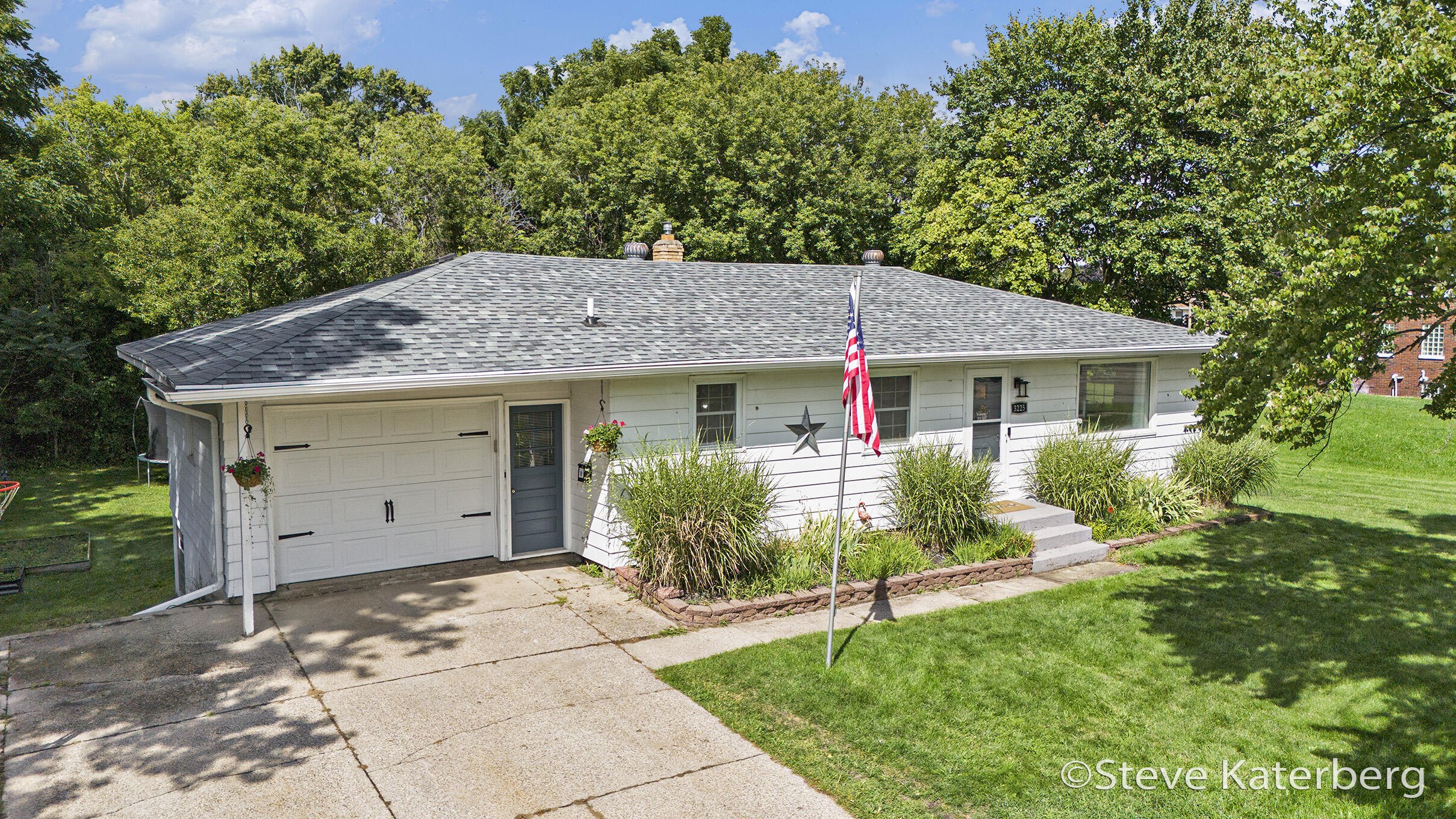 Wyoming, Michigan 49519, United States, 4 Bedrooms Bedrooms, ,2 BathroomsBathrooms,Residential,Pending,202403