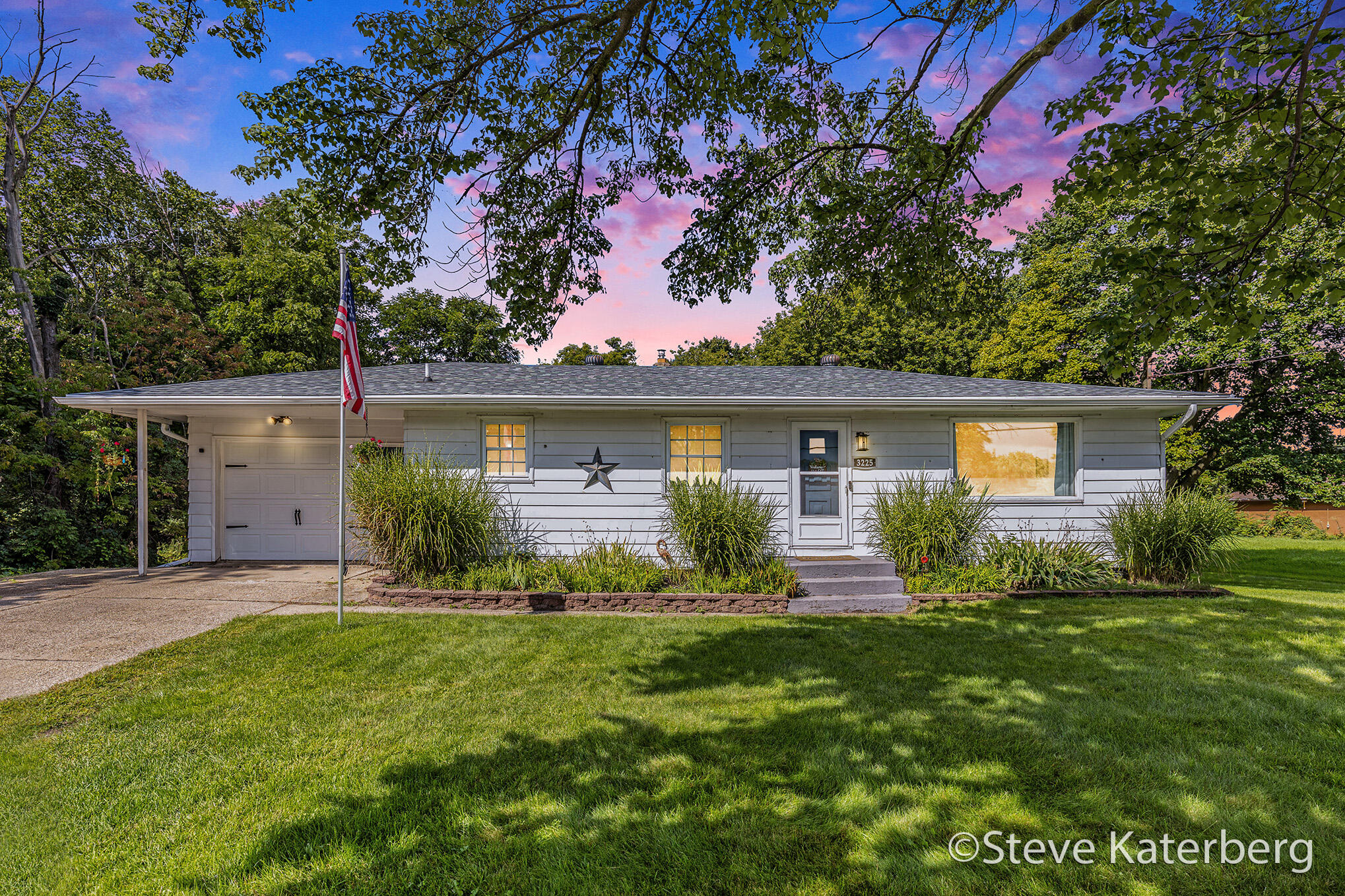 Wyoming, Michigan 49519, United States, 4 Bedrooms Bedrooms, ,2 BathroomsBathrooms,Residential,Pending,202403