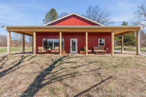 Photo of 6530 Riverside Road, Fennville, MI 49408 (MLS # 26014060)