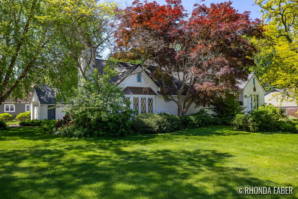 Photo of 44 W 26th Street, Holland, MI 49423 (MLS # 26025793)