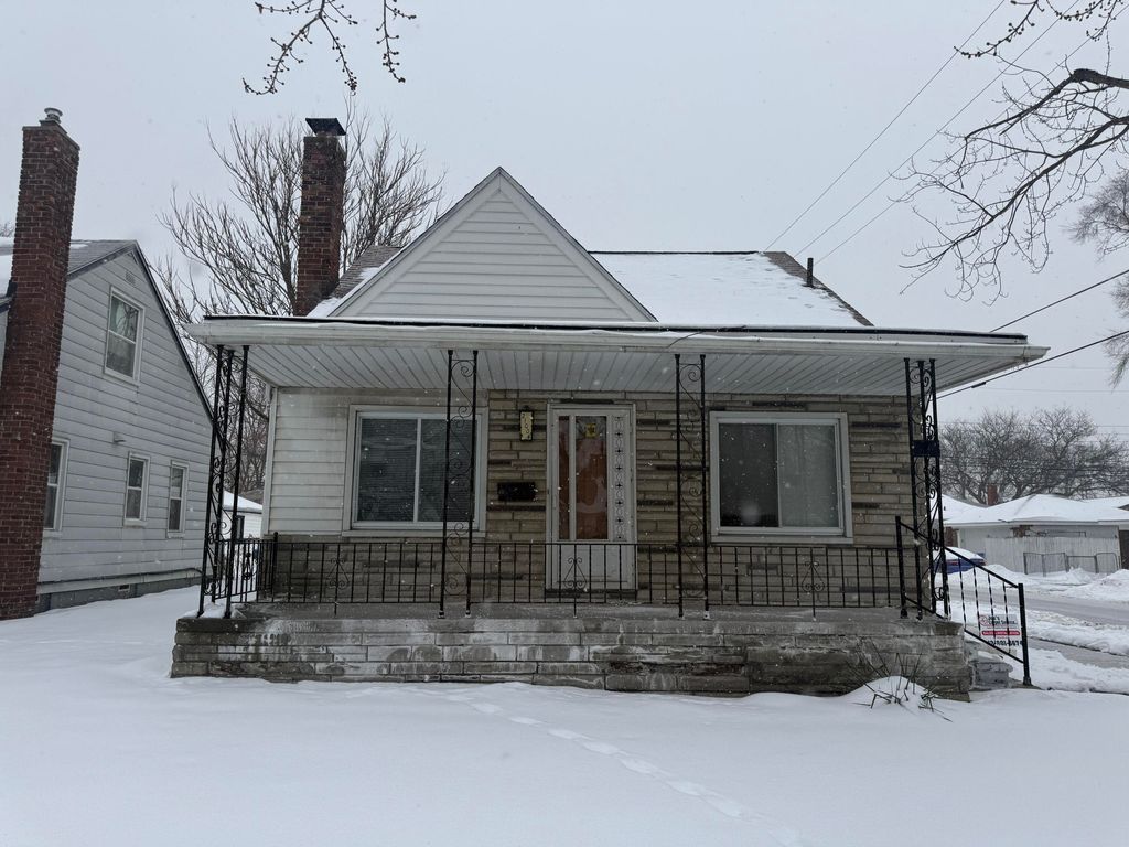 Photo of 21004 Syracuse Avenue, Warren, MI 48091 (MLS # 26005687)