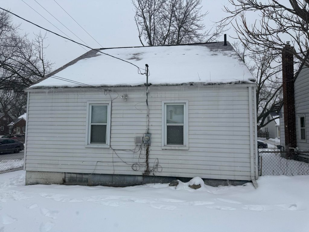 Photo of 21004 Syracuse Avenue, Warren, MI 48091 (MLS # 26005687)