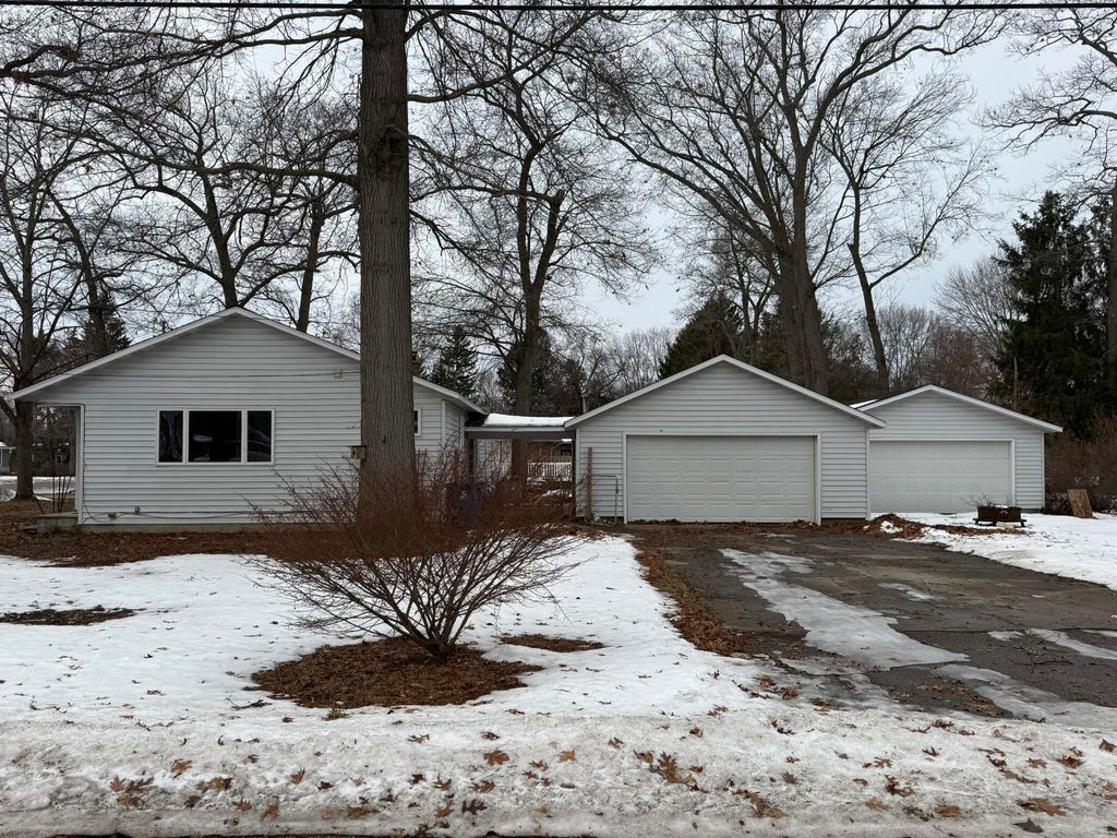 Photo of 1310 W Giles Road, Muskegon, MI 49445 (MLS # 25051544)