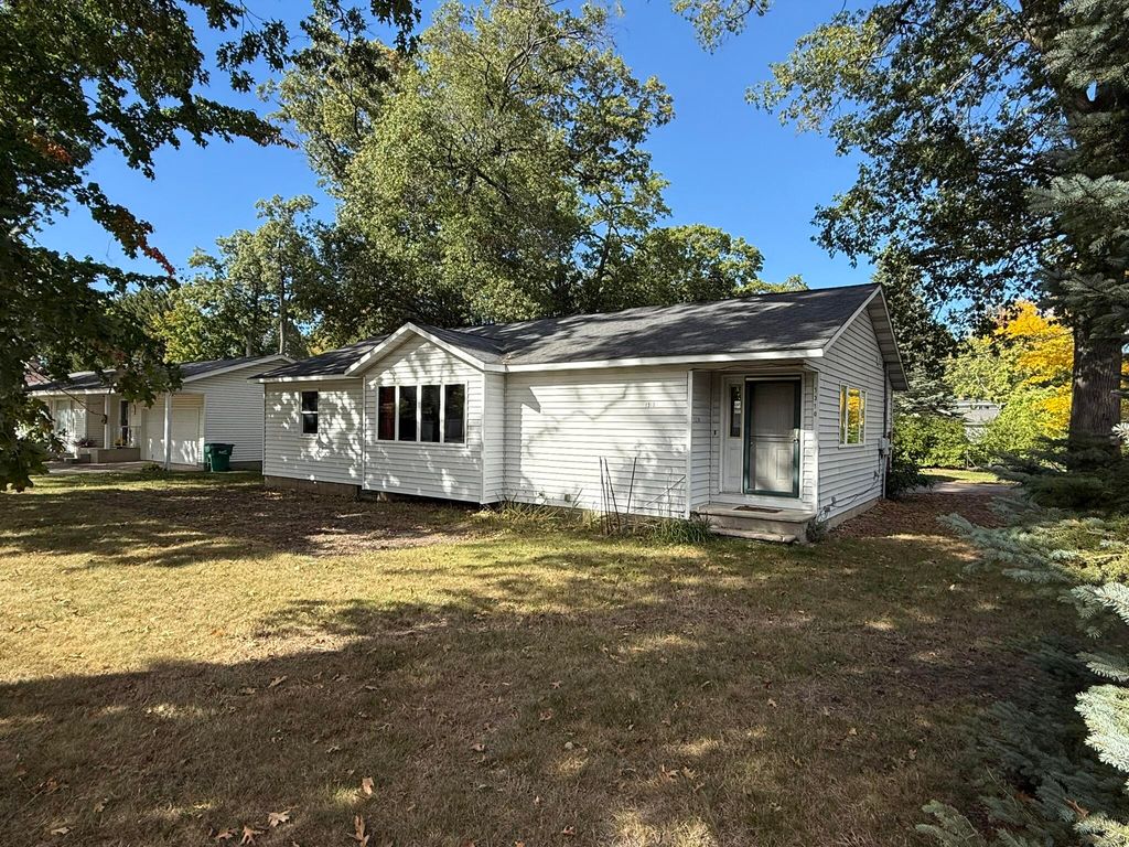 Photo of 1310 W Giles Road, Muskegon, MI 49445 (MLS # 25051544)