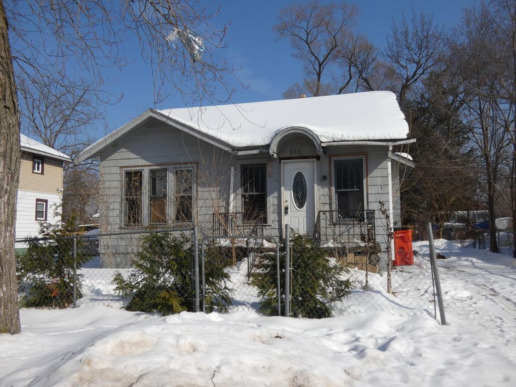 Photo of 973 Lavette Avenue, Benton Harbor, MI 49022 (MLS # 26005259)