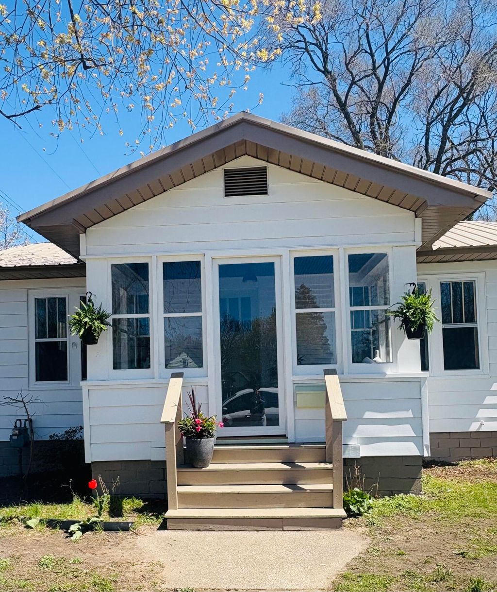 Photo of 2208 Torrent Street, Muskegon, MI 49441 (MLS # 26015717)
