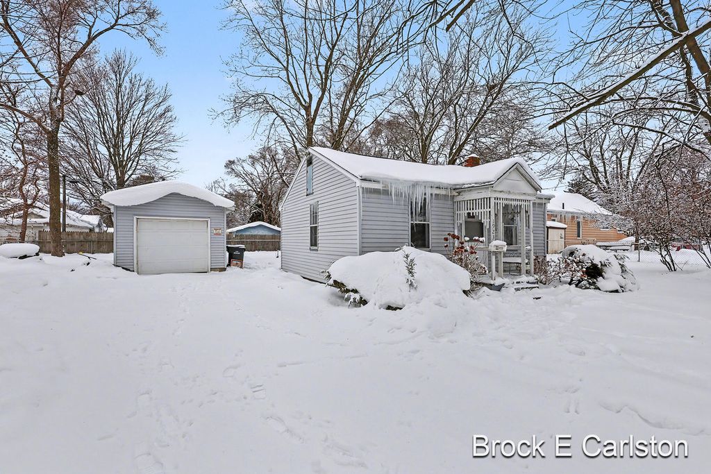 Photo of 1923 Dowd Street, Muskegon, MI 49441 (MLS # 26004619)
