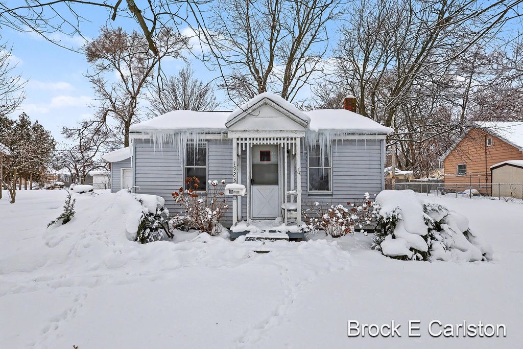 Photo of 1923 Dowd Street, Muskegon, MI 49441 (MLS # 26004619)