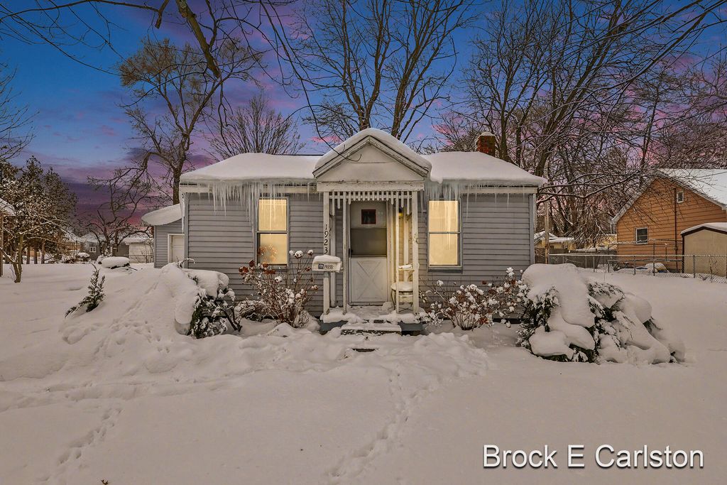 Photo of 1923 Dowd Street, Muskegon, MI 49441 (MLS # 26004619)