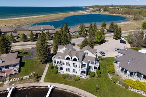Photo of 6 Brookharbor N, Manistee, MI 49660 (MLS # 26024441)