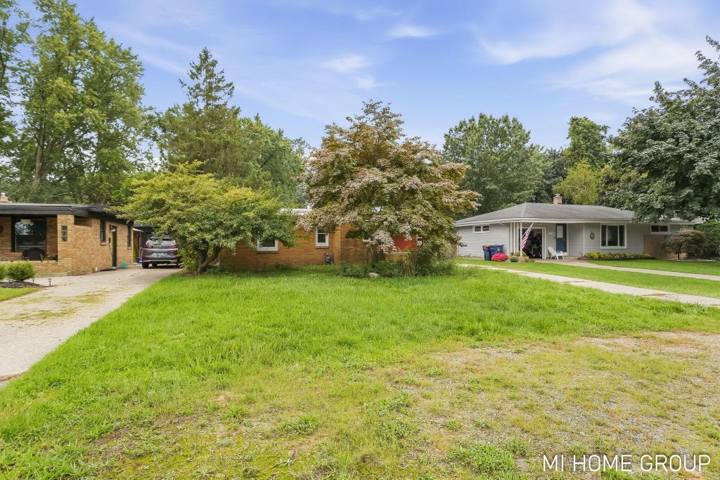 Photo of 828 W 24th Street, Holland, MI 49423 (MLS # 26050441)