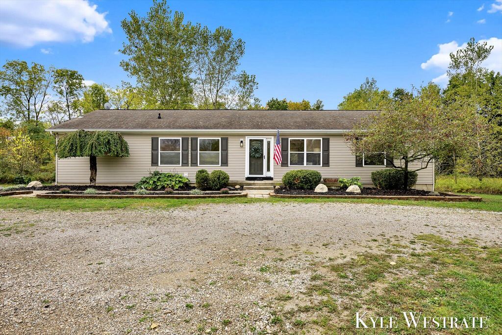 Photo of 11689 TJ Lane, Lowell, MI 49331 (MLS # 25052069)