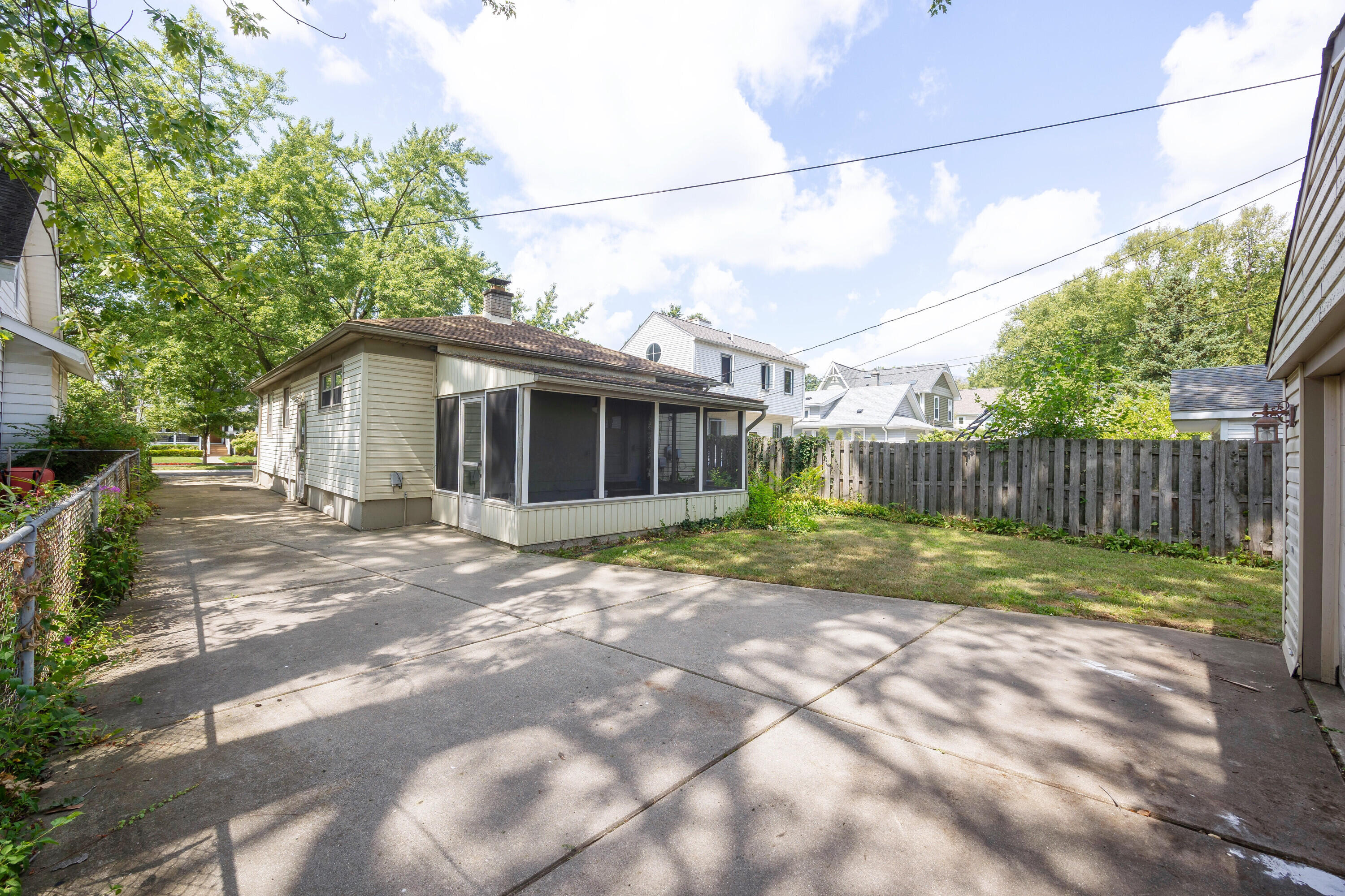 711 Kayser Avenue