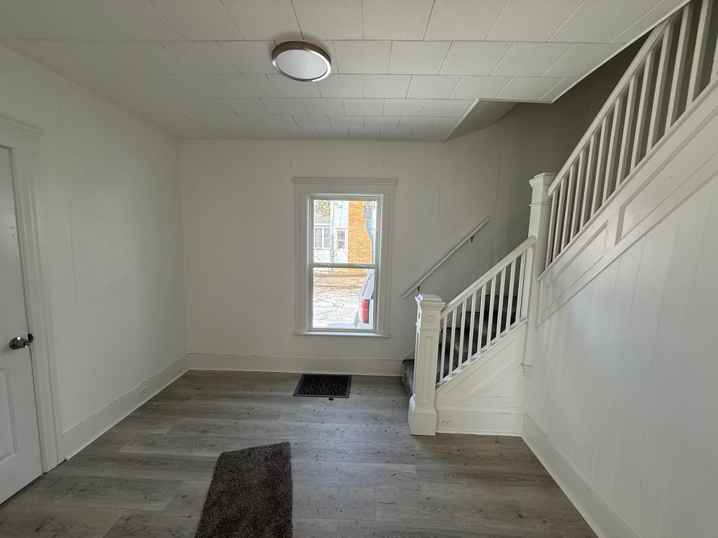 Photo of 823 N West Avenue, Jackson, MI 49202 (MLS # 26005366)