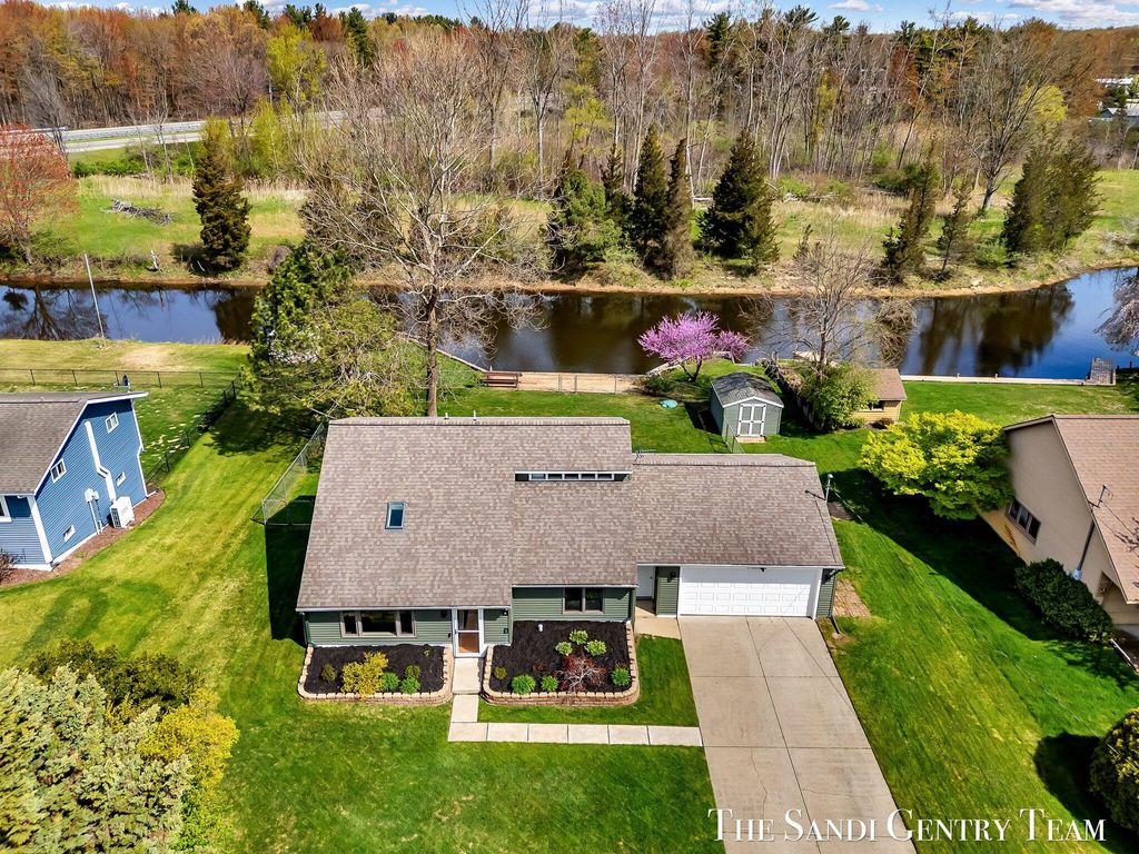 Photo of 17083 Spahr Street, Spring Lake, MI 49456 (MLS # 25020538)