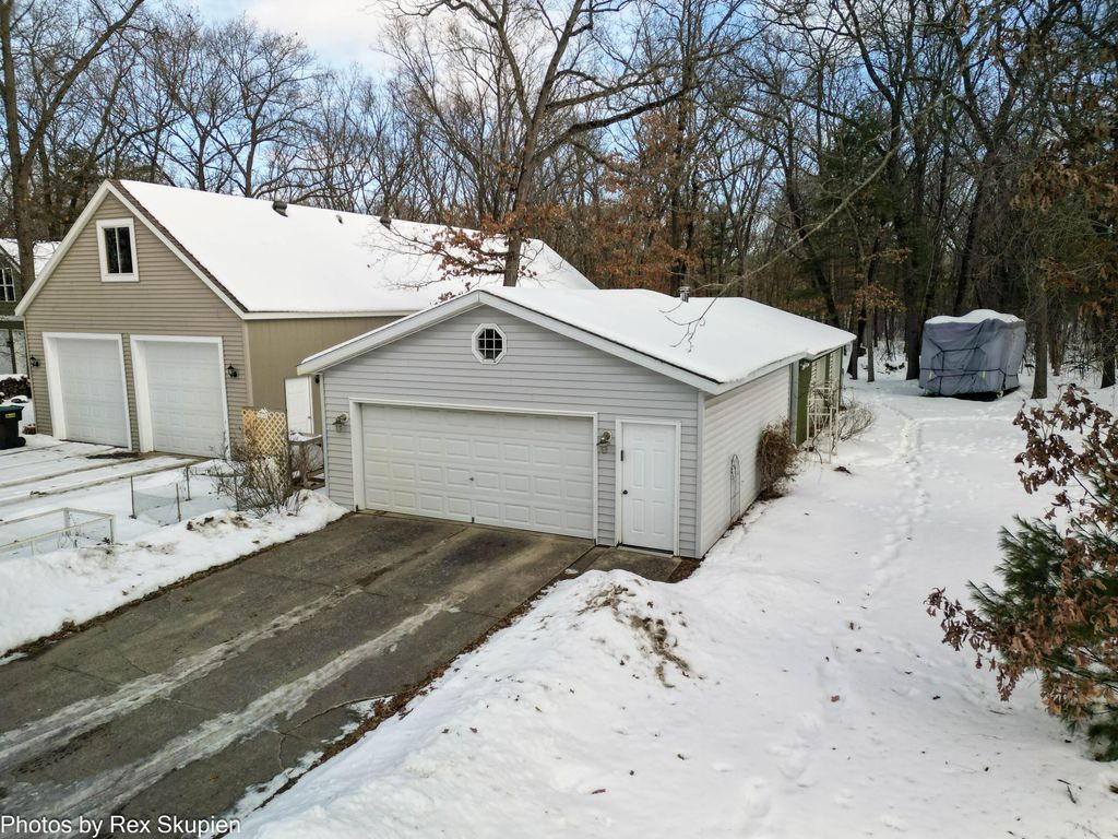 Photo of 8451 S Pine Point Drive, Newaygo, MI 49337 (MLS # 26005309)