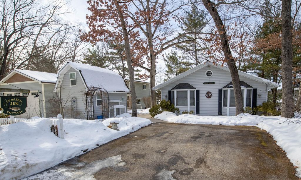 Photo of 8451 S Pine Point Drive, Newaygo, MI 49337 (MLS # 26005309)