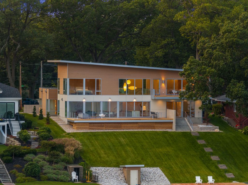 Photo of 602 Lawn Avenue, Holland, MI 49424 (MLS # 26010499)