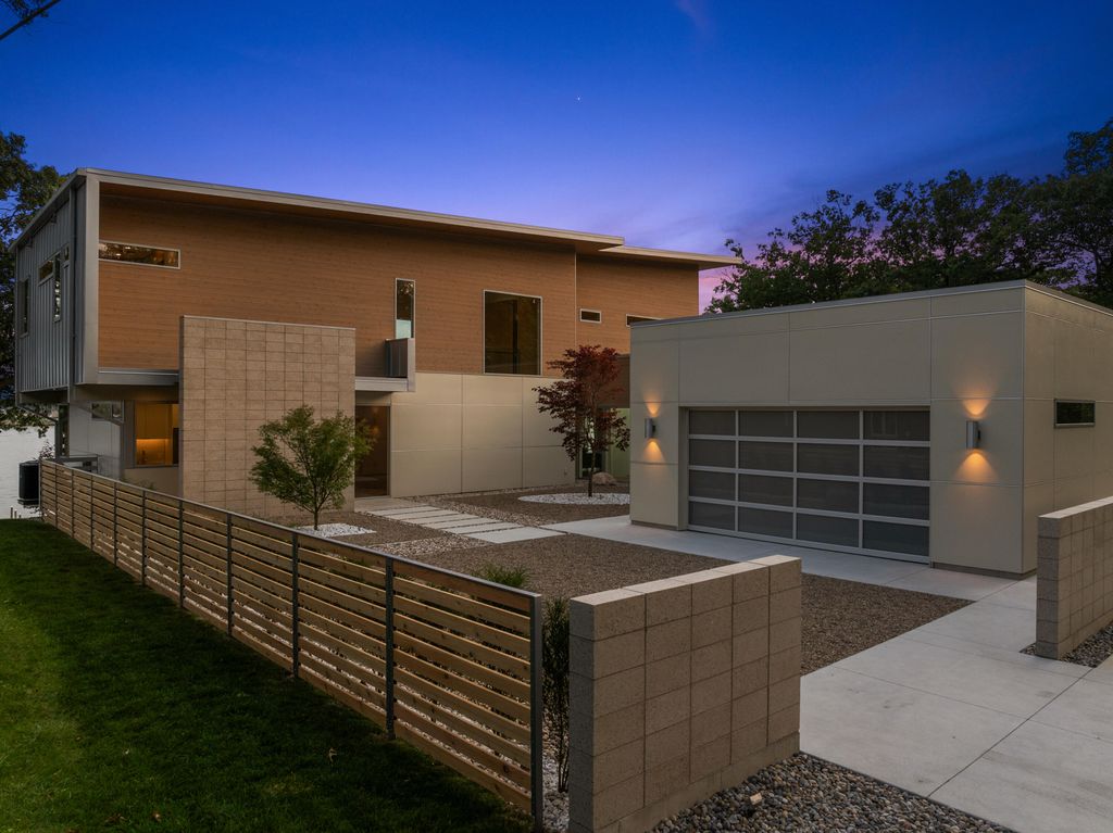 Photo of 602 Lawn Avenue, Holland, MI 49424 (MLS # 26010499)