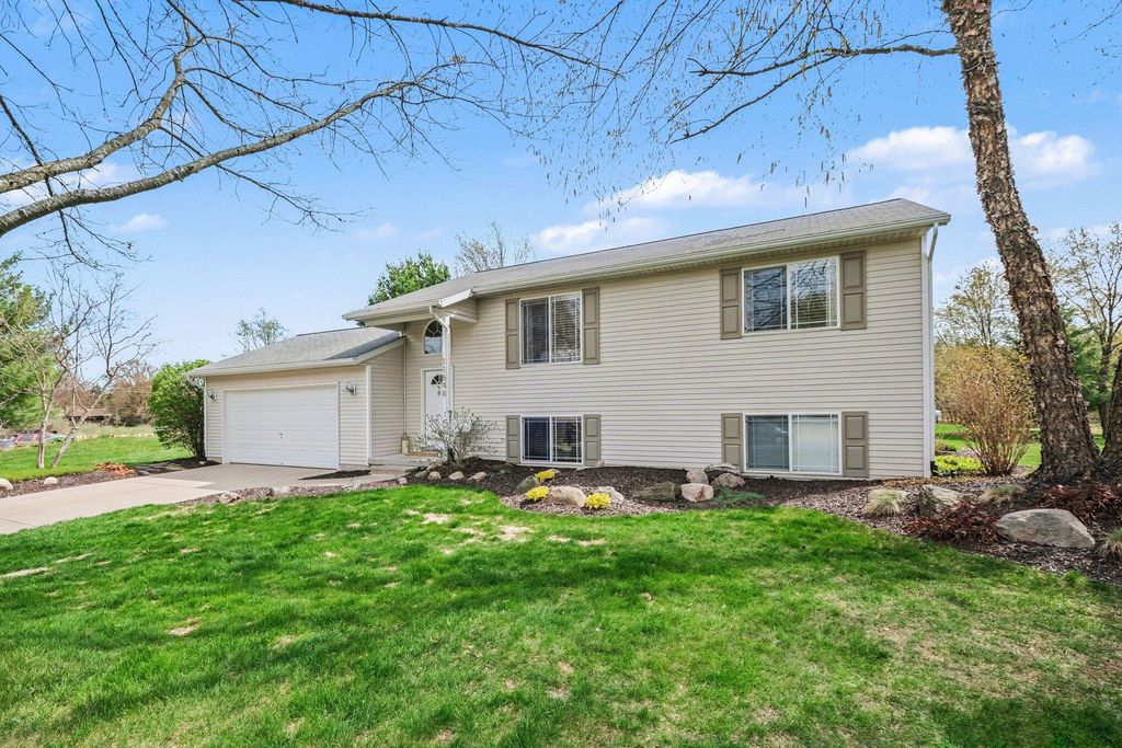 Photo of 11548 Holmden Court NE, Rockford, MI 49341 (MLS # 26018831)
