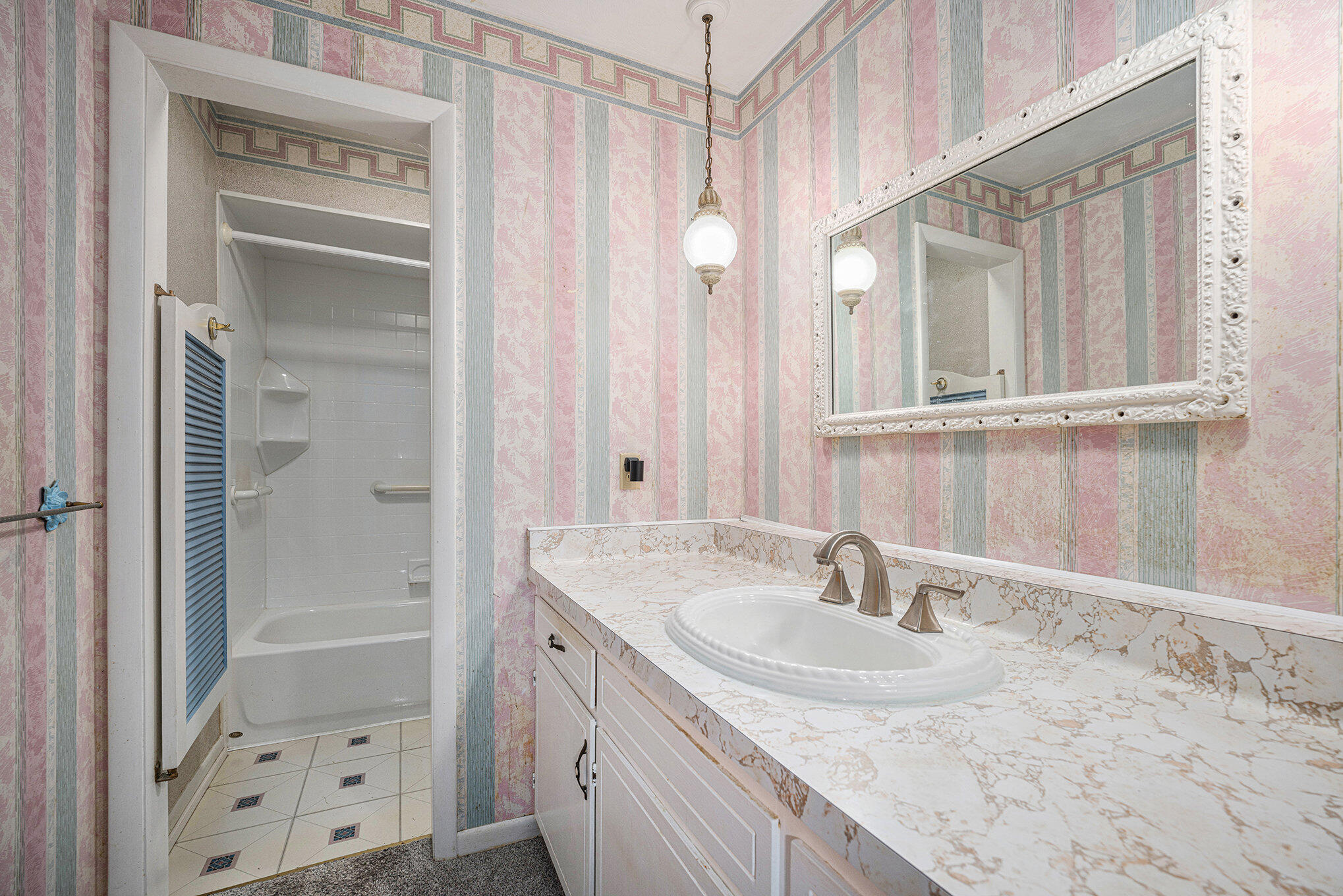 Union City, Michigan 49094, United States, 2 Bedrooms Bedrooms, ,2 BathroomsBathrooms,Residential,Pending,39661