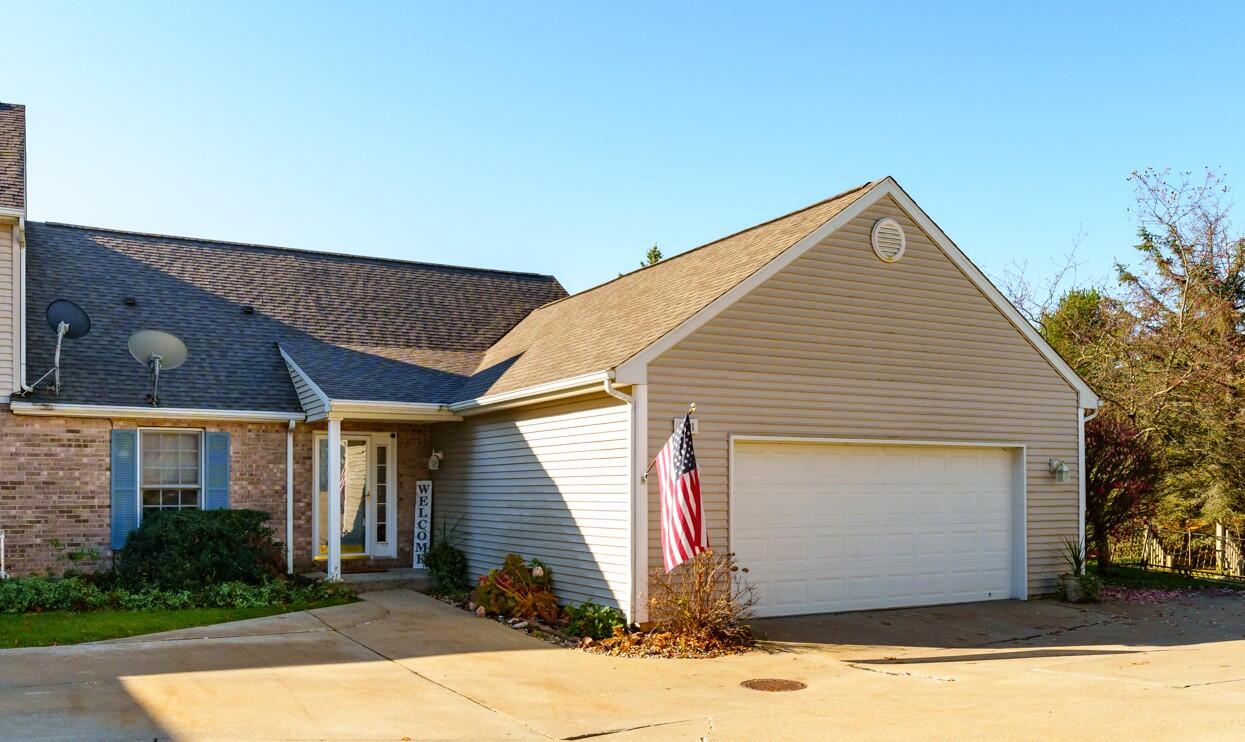Photo 1 of 32 of 2931 Hunters Place condo