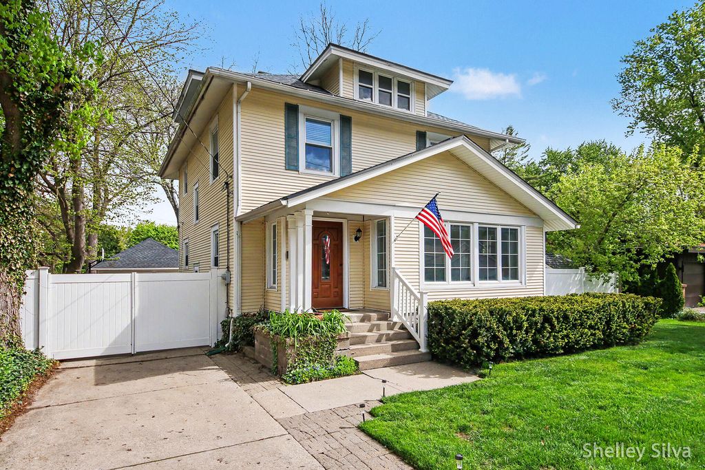 Photo of 2217 Boston Street SE, East Grand Rapids, MI 49506 (MLS # 26020456)