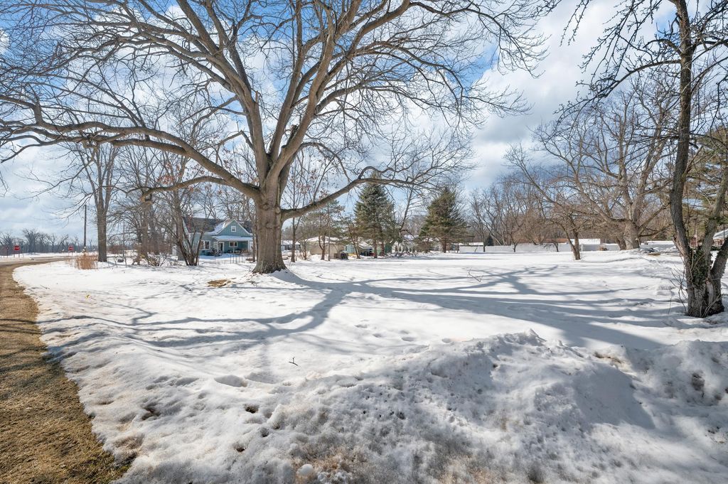 Photo of 962 Golf Road, Benton Harbor, MI 49022 (MLS # 26005714)