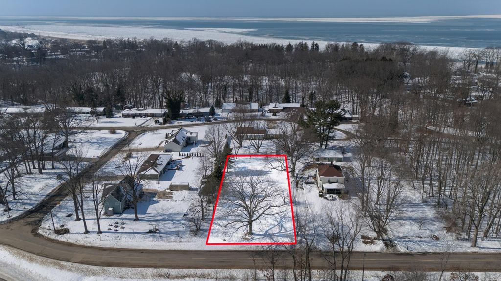 Photo of 962 Golf Road, Benton Harbor, MI 49022 (MLS # 26005714)