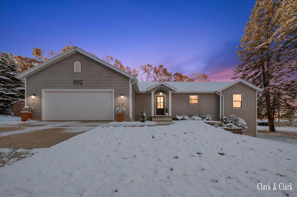 Photo of 992 N Washington Road SE, Lowell, MI 49331 (MLS # 25057667)